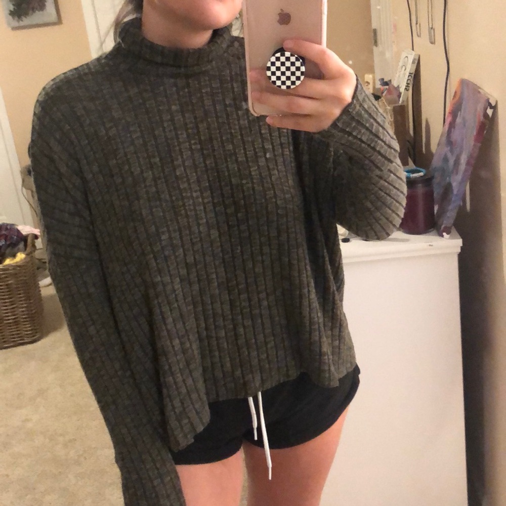 Turtle neck 🐢 - Picture 2 of 2